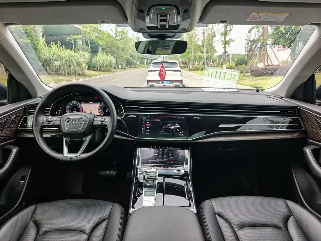 Audi Q8 2022 — фото 14