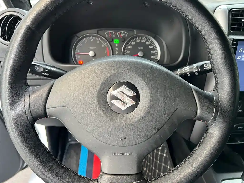 Suzuki Jimny 2014 — фото 10