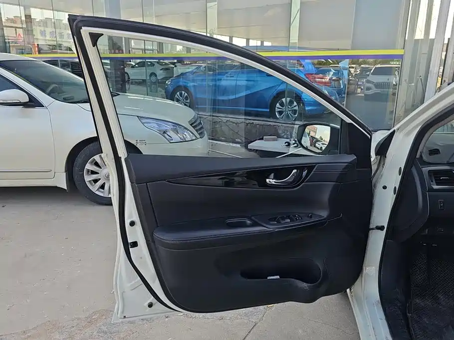 Nissan Tiida 2016