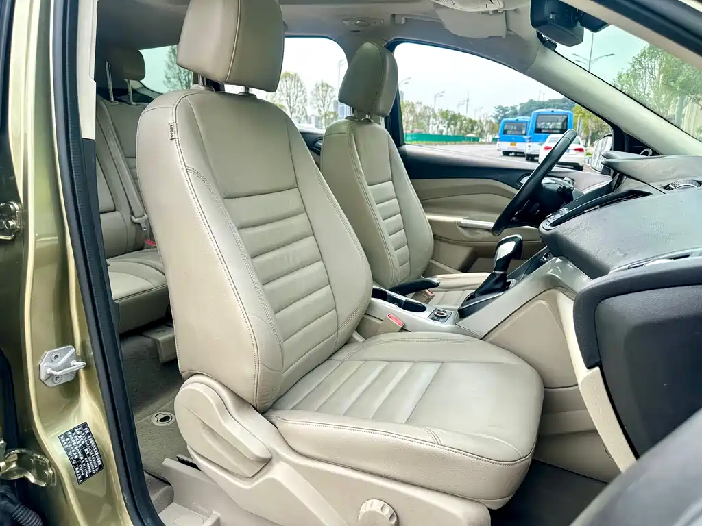 Ford Kuga 2014 — фото 19