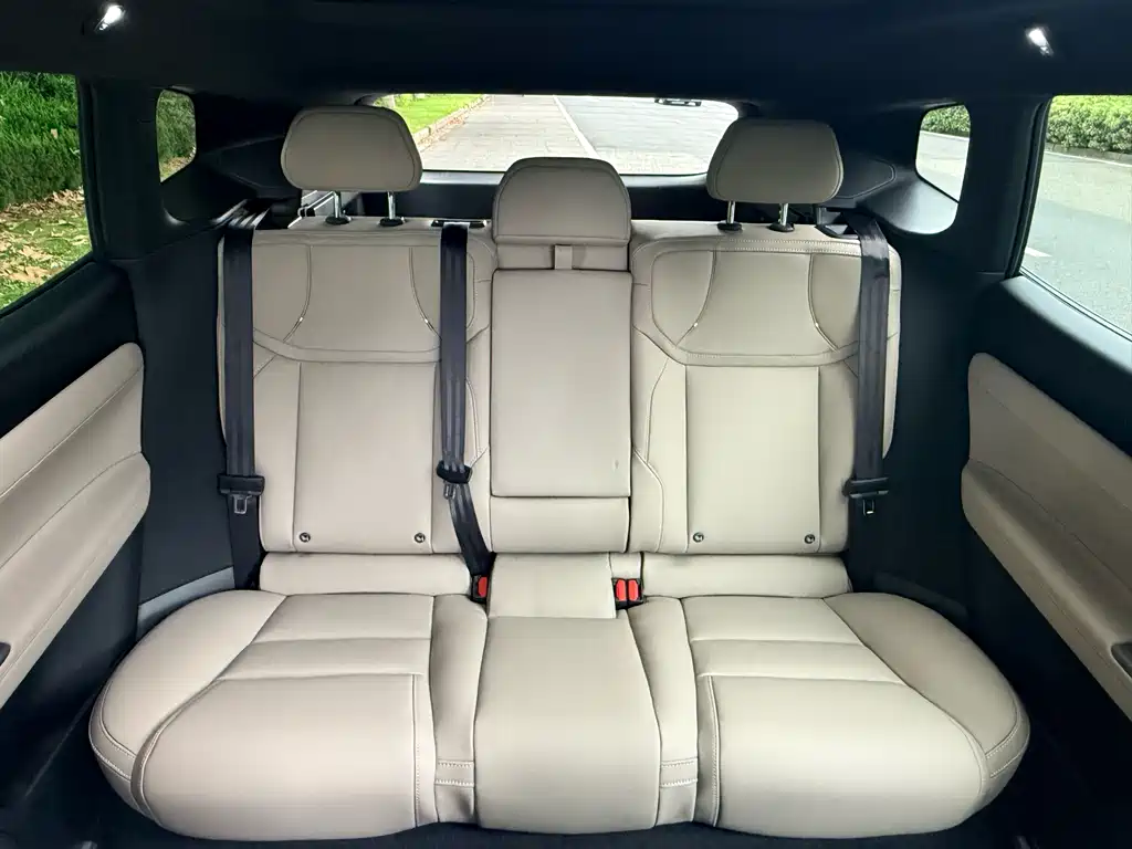 Volvo XC70 PHEV 2025 — фото 17