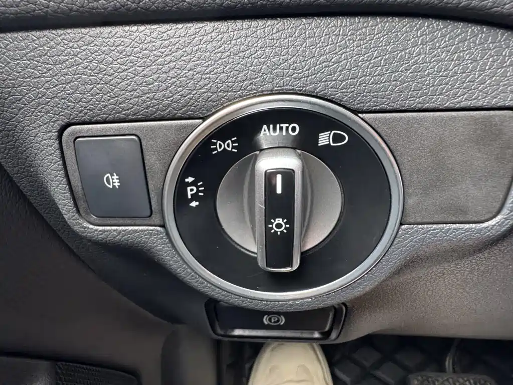 Mercedes-Benz GLA 2018 — фото 15