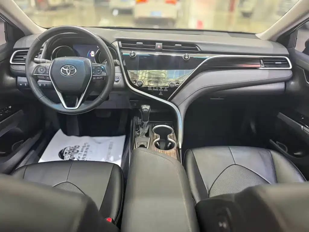 Toyota Camry 2021 — фото 6