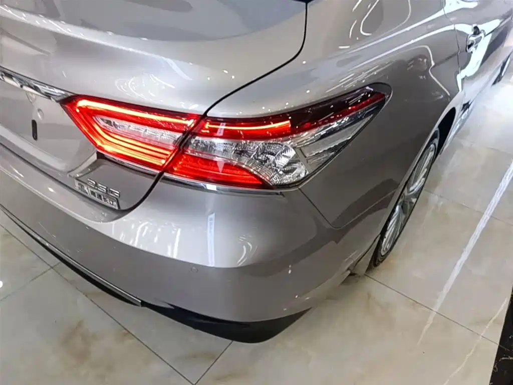 Toyota Camry 2018 — фото 8
