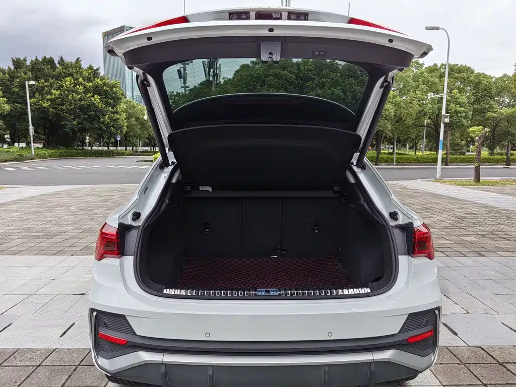 Audi Q3 Sportback 2021 — фото 11
