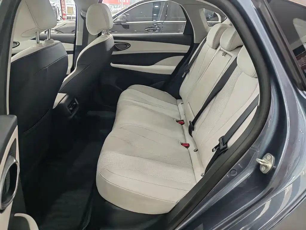 BYD Seal 05 DM-i 2025 — фото 12