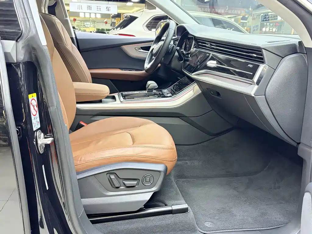 Audi Q8 2020 — фото 12