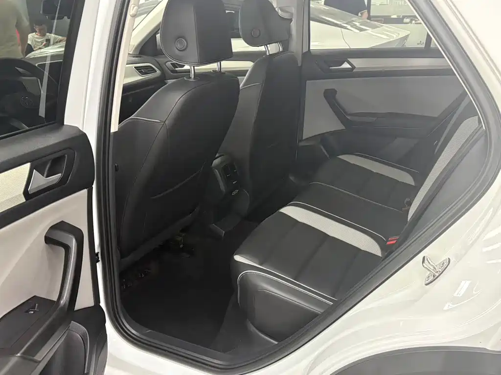 Volkswagen T-Roc 2023