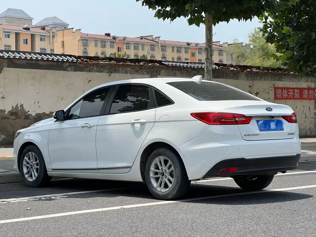 Ford Escort 2019 — фото 14