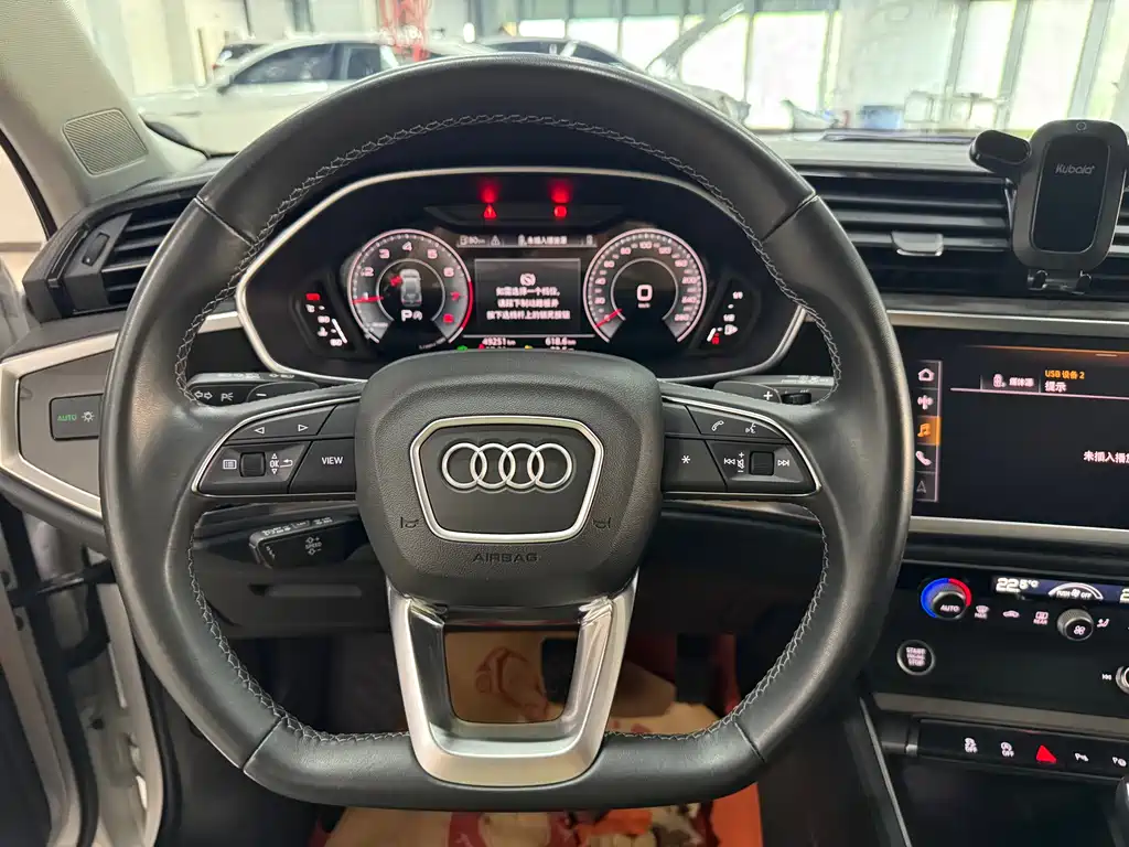 Audi Q3 2023 — фото 7