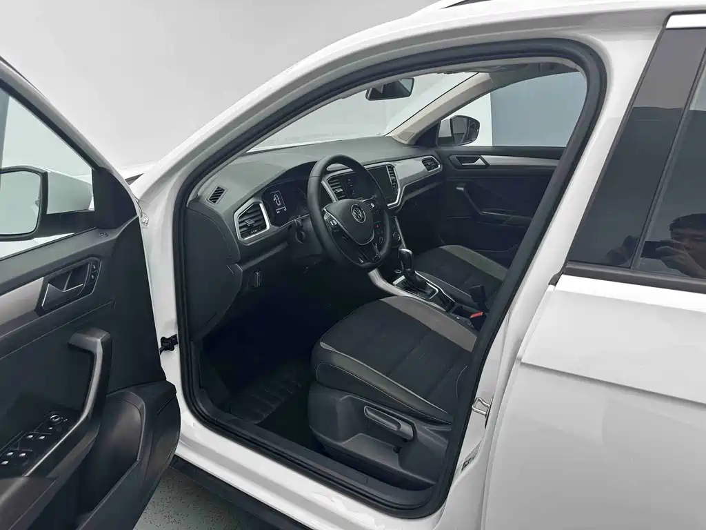 Volkswagen T-Roc 2023 — фото 8