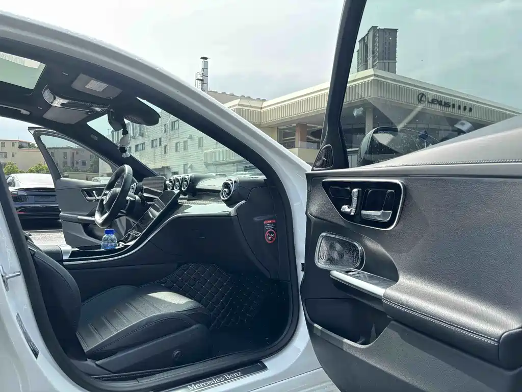 Mercedes-Benz C-Class 2023 — фото 12