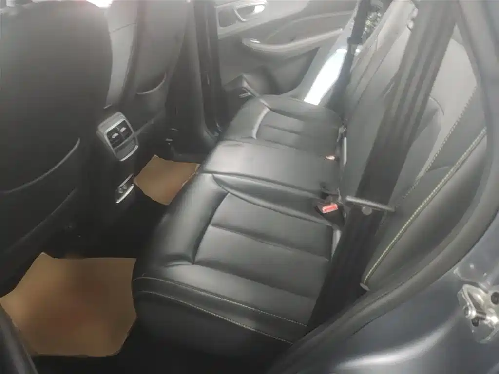 Roewe RX5 New Energy 2021 — фото 17