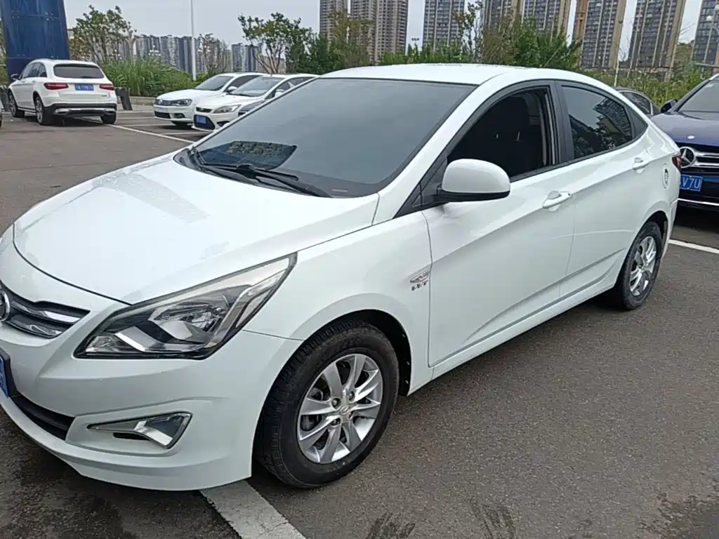 Hyundai Verna 2015 — фото 2