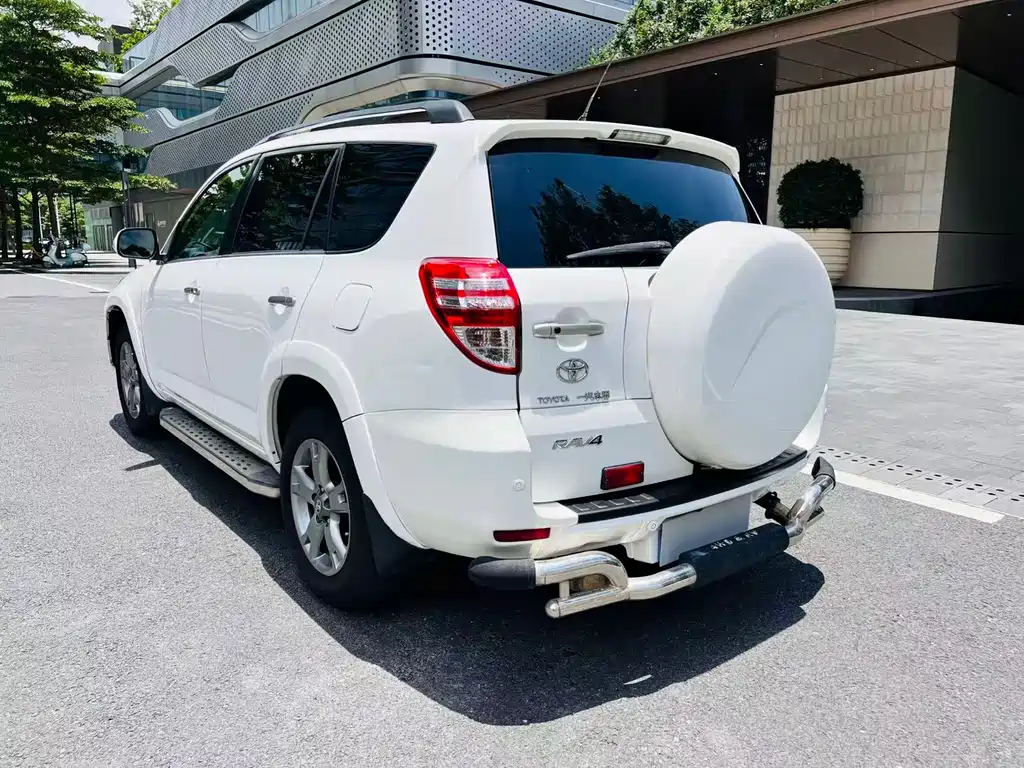 Toyota RAV4 2013 — фото 15