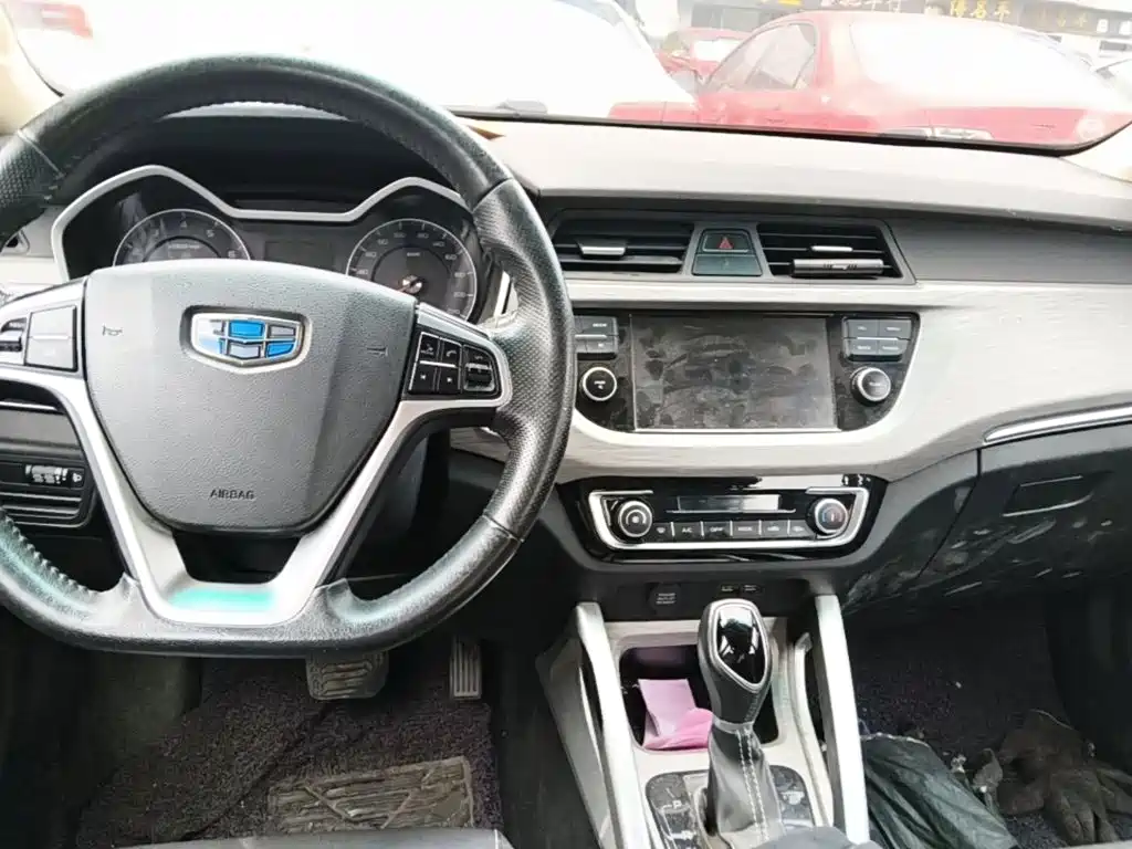 Geely Vision X3 2017 — фото 16