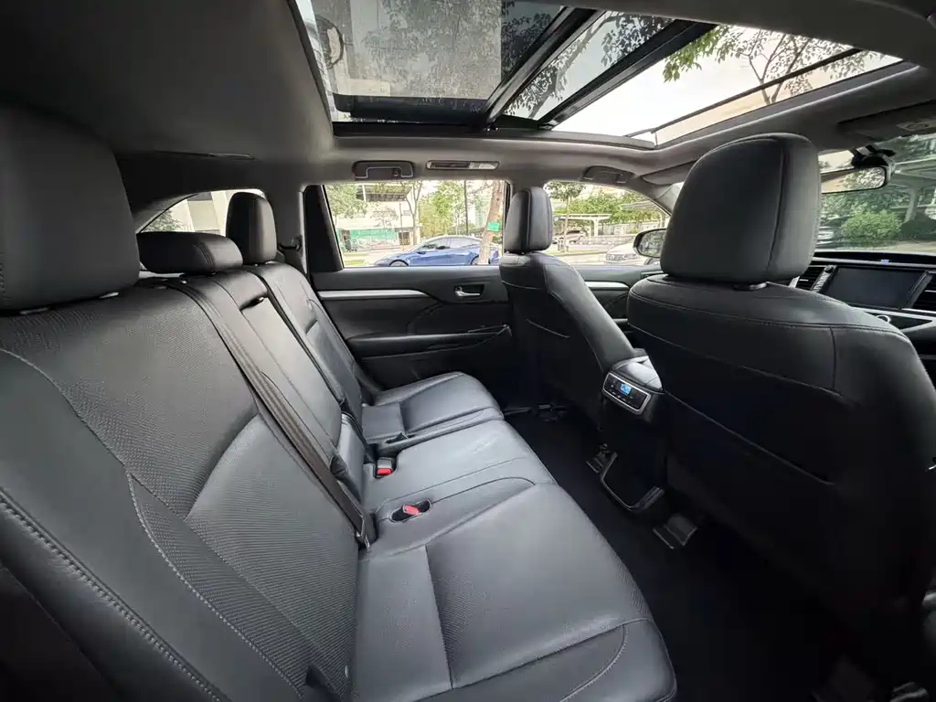 Toyota Highlander 2015 — фото 11