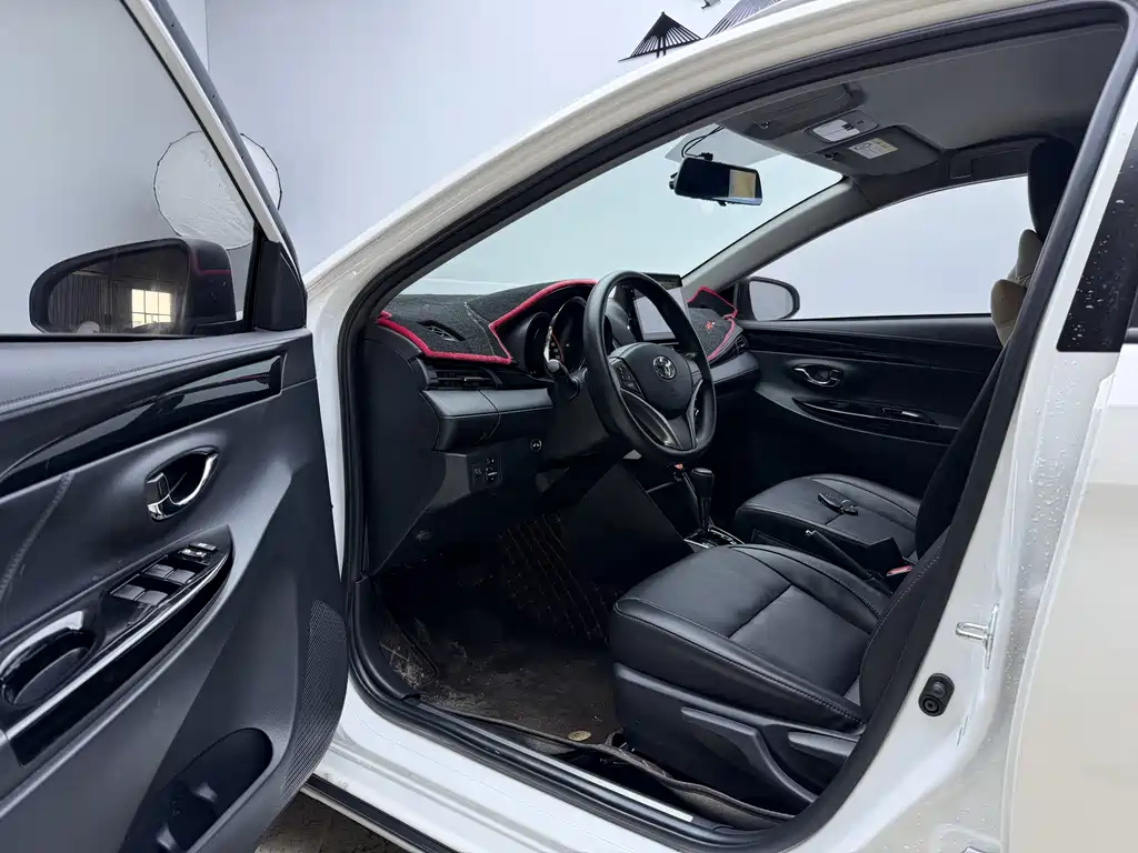 Toyota Yaris L 2022 — фото 9