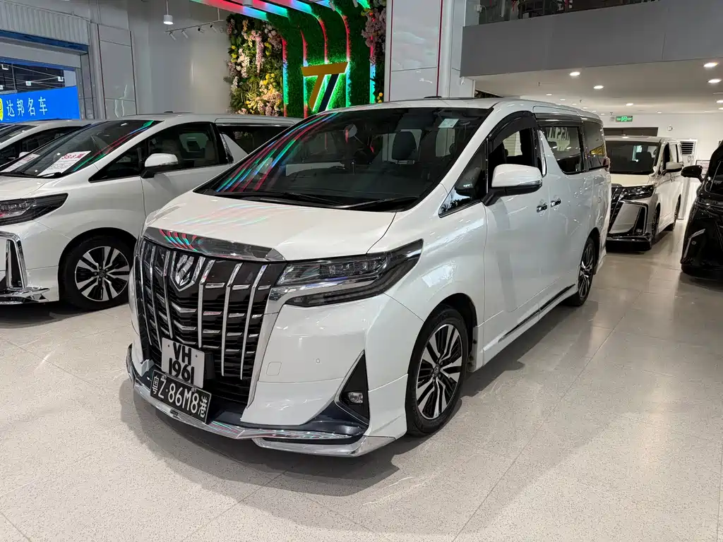 Toyota Alphard 2018 — фото 1