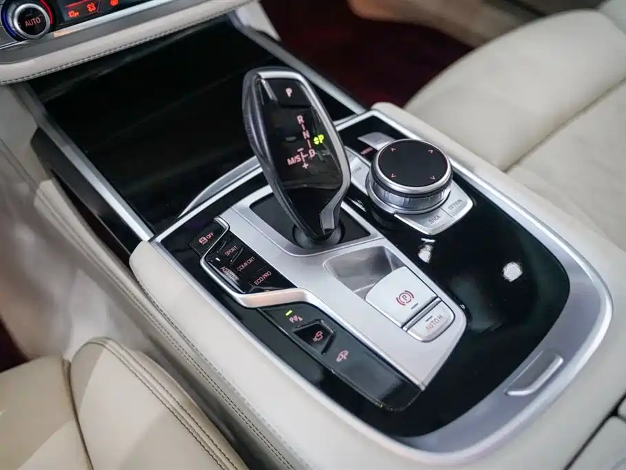 BMW 7 Series 2023 — фото 19