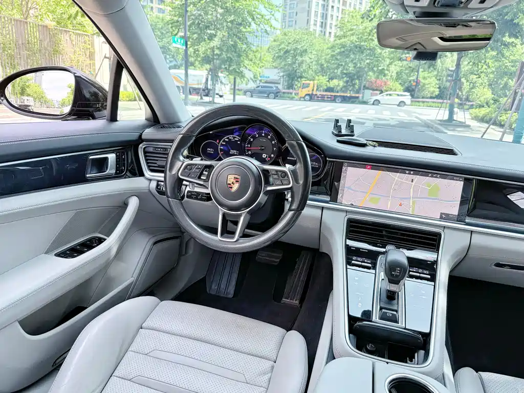Porsche Panamera 2018 — фото 12