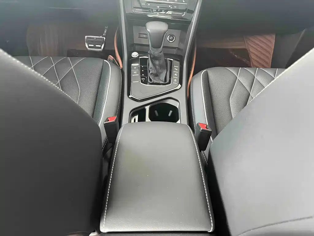 Volkswagen Tiguan L 2021 — фото 23