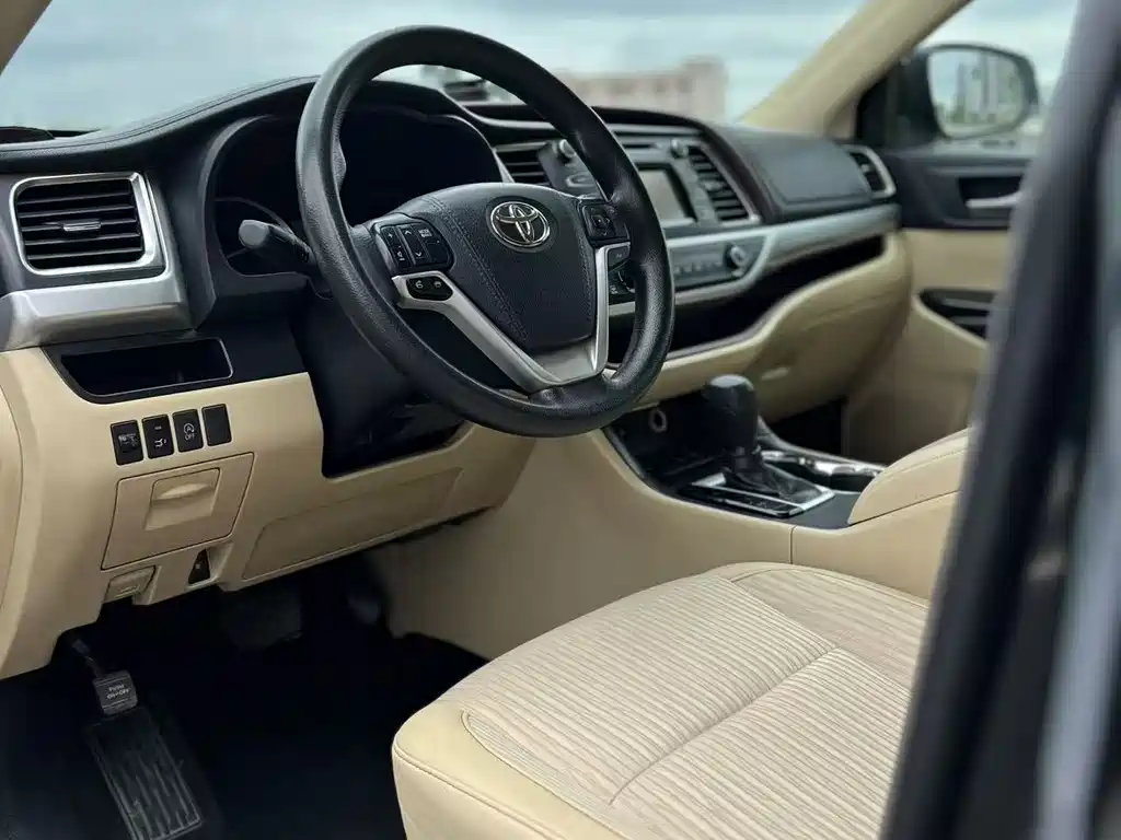 Toyota Highlander 2018 — фото 8