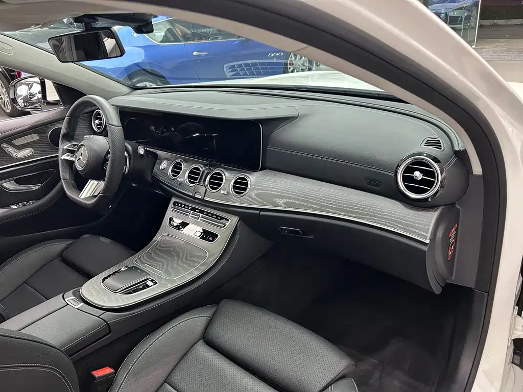 Mercedes-Benz E-Class 2022 — фото 10