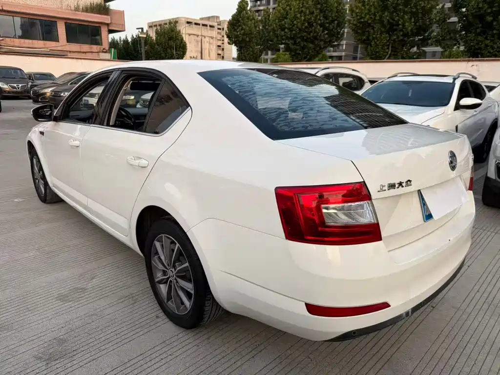 Skoda Octavia 2016 — фото 11