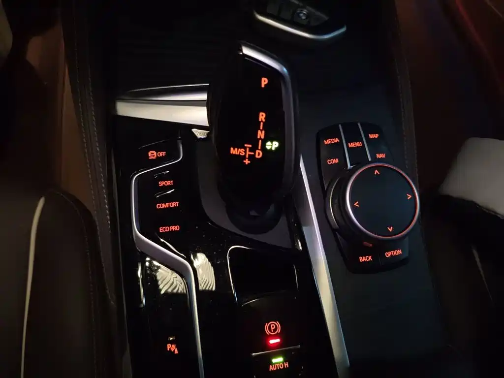 BMW 5 Series 2022 — фото 15