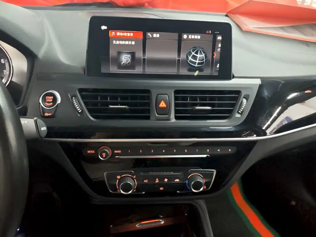 BMW 1 Series 2020 — фото 13