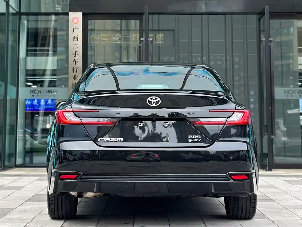 Toyota Camry 2024 — фото 8