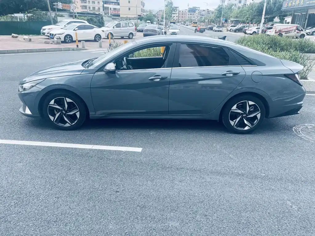 Hyundai Elantra 2021