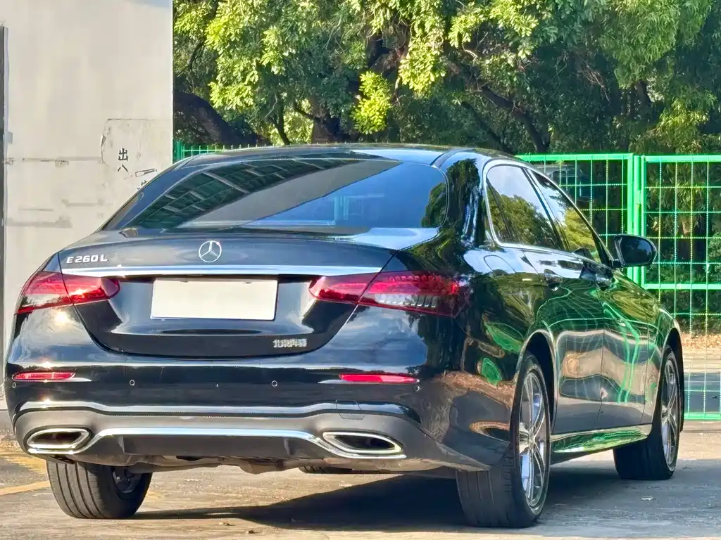Mercedes-Benz E-Class 2022 — фото 20