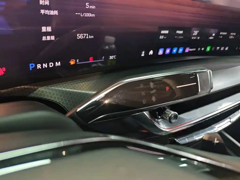 Cadillac XT5 2025 — фото 14