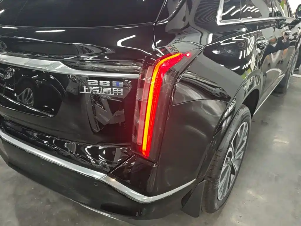 Cadillac XT5 2025 — фото 8