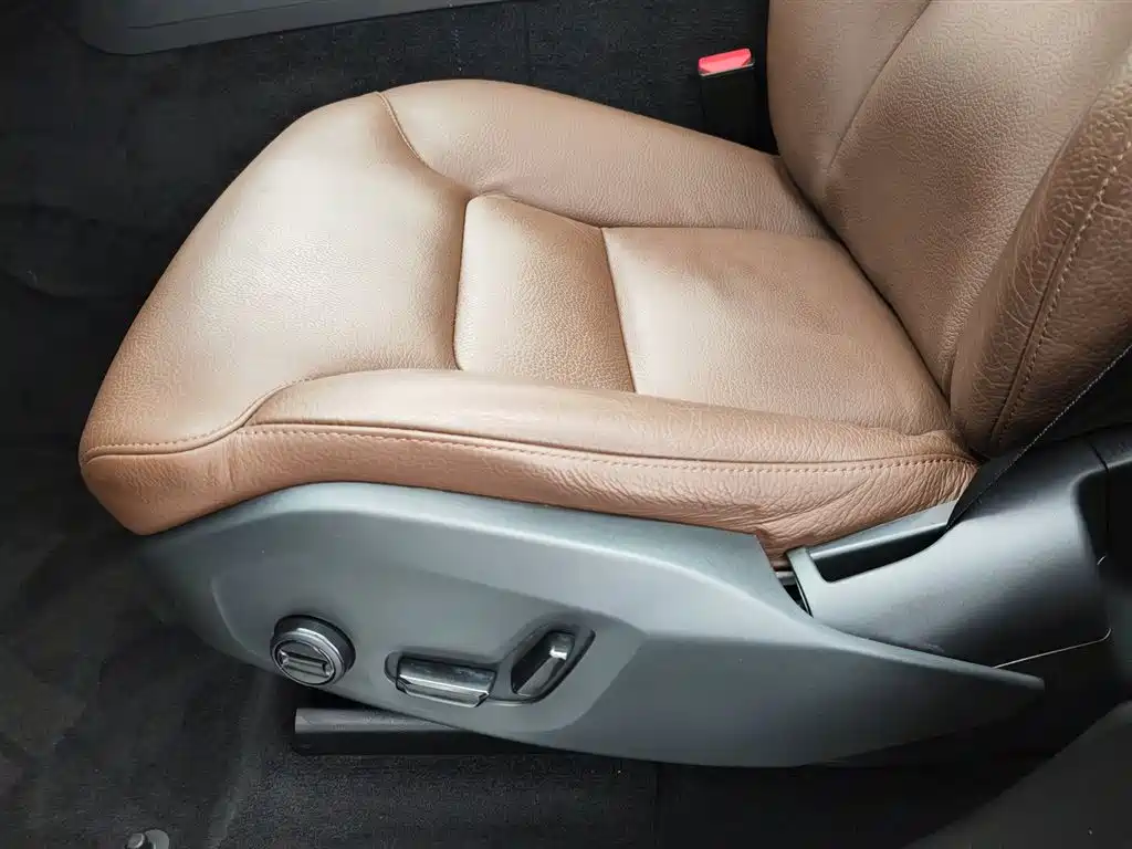 Volvo XC60 2019 — фото 20