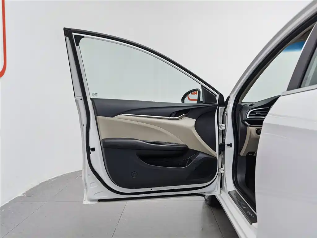 Buick Excelle 2015 — фото 8