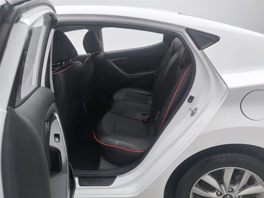 Hyundai Elantra Langdong 2016 — фото 15