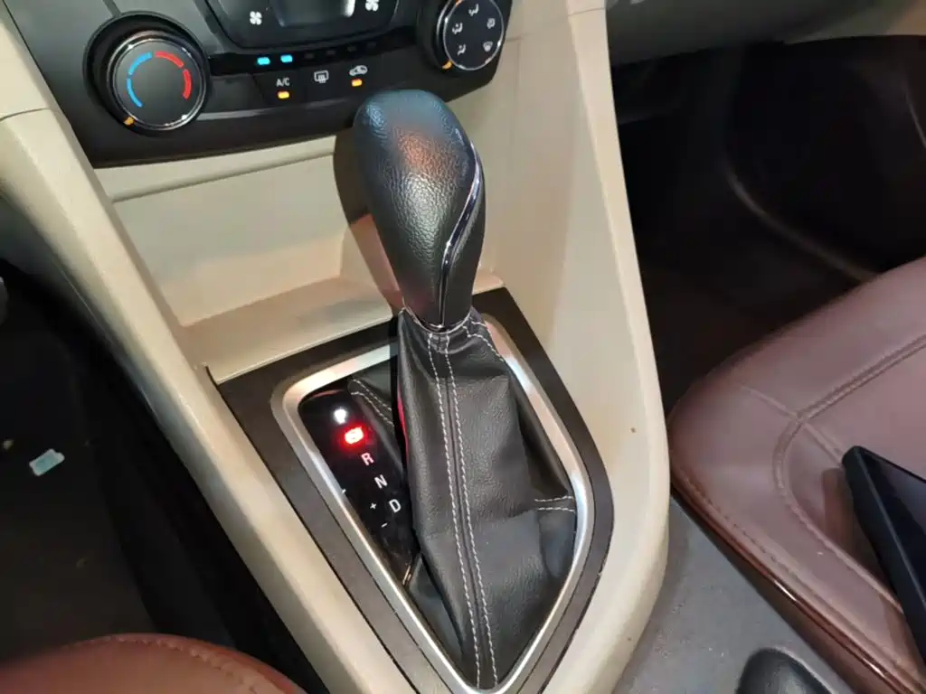 Buick Excelle 2016 — фото 14