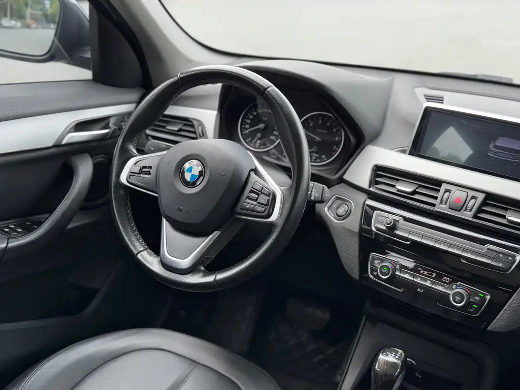 BMW X1 2016 — фото 8