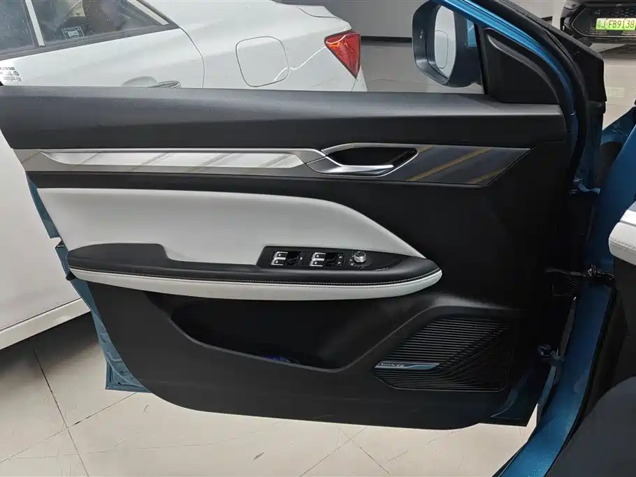 Geely Emgrand L 2022