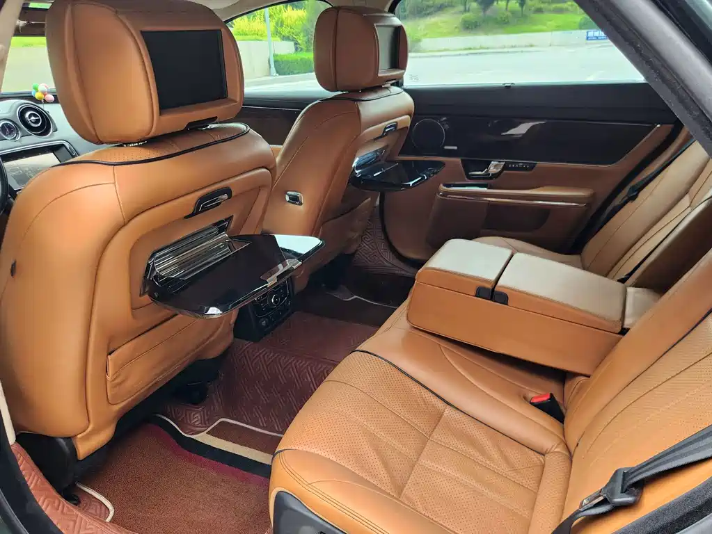 Jaguar XJ 2015 — фото 18