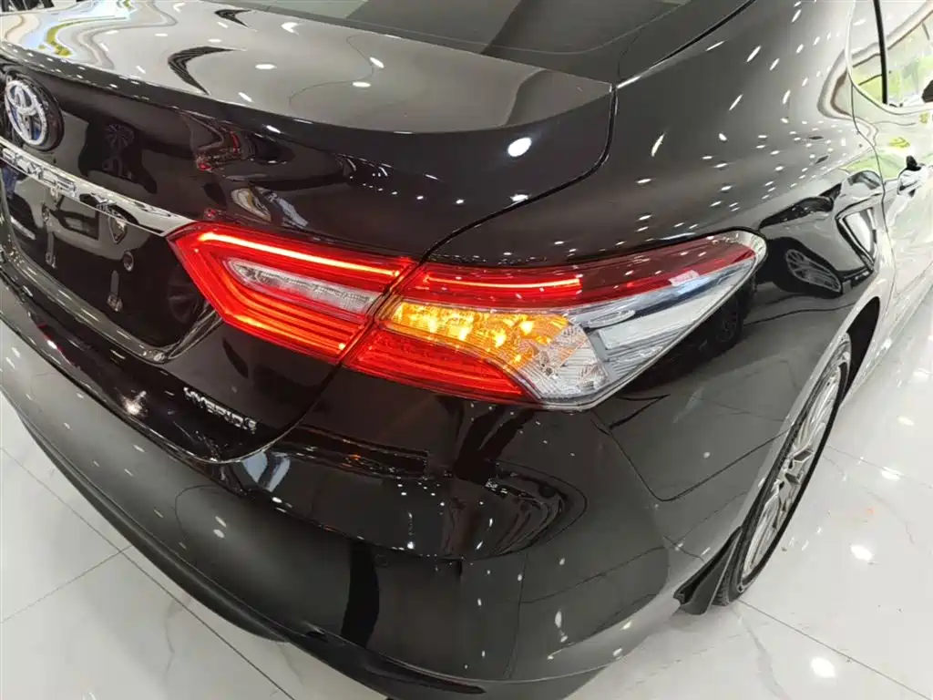 Toyota Camry 2021 — фото 8