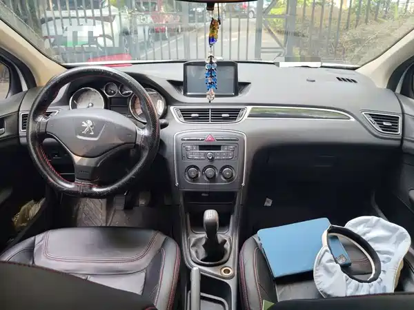 Peugeot 308 2015