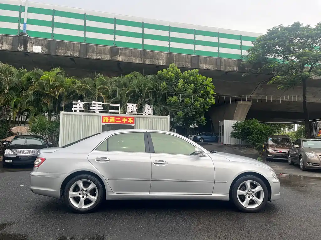 Toyota Reiz 2010