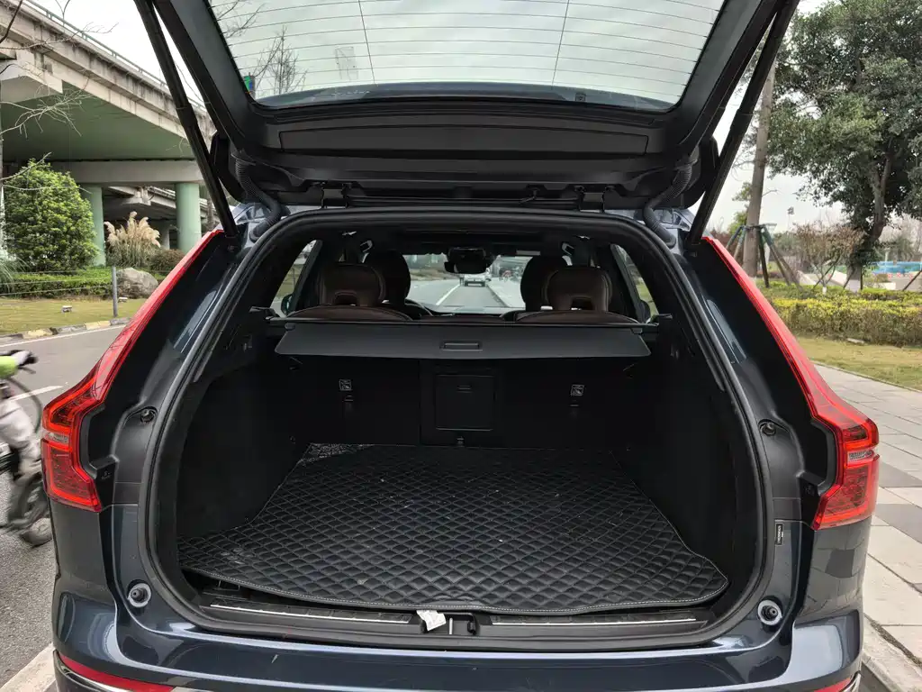 Volvo XC60 2020 — фото 17