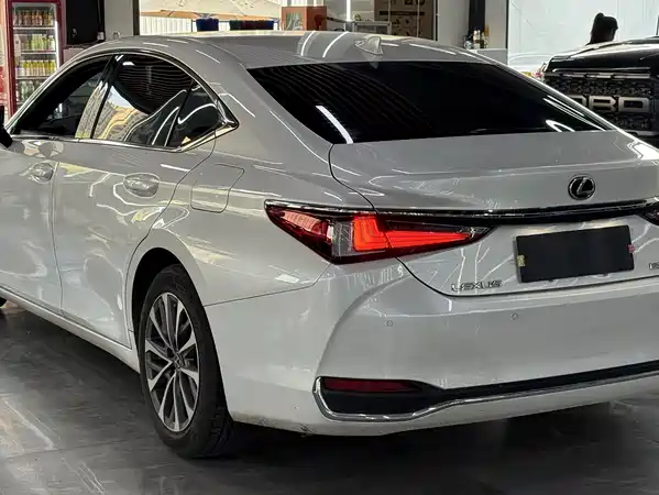 Lexus ES 2024