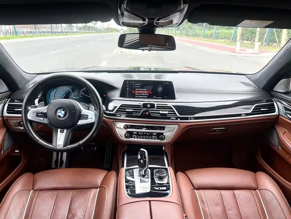 BMW 7 Series 2019 — фото 12