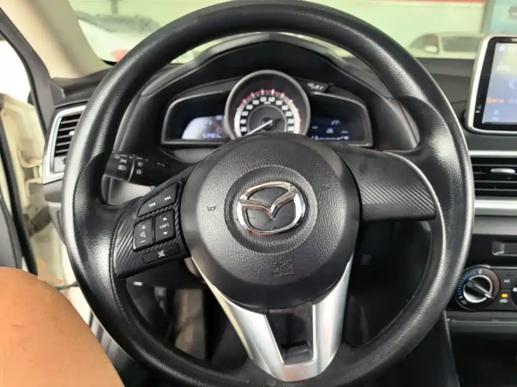 Mazda 3 Axela 2016
